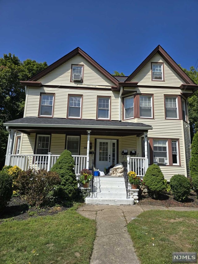 542 Doremus Avenue 1, Glen Rock, New Jersey - 4 Bedrooms  
3 Bathrooms  
8 Rooms - 