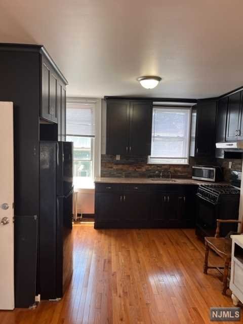 123 Zabriskie Street 2, Jersey City, New Jersey - 2 Bedrooms  
1 Bathrooms  
4 Rooms - 