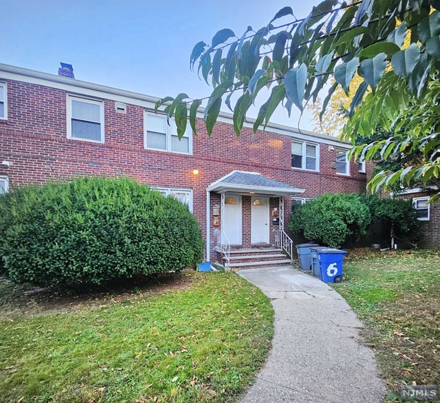 Rental Property at 6 Carpenter Street 2R, Belleville, New Jersey - Bedrooms: 2 
Bathrooms: 1 
Rooms: 5  - $2,000 MO.