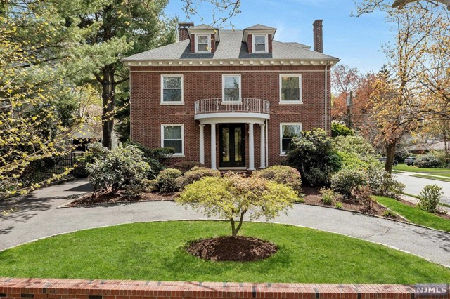 Property for Sale at 2 Sisson Terrace, Tenafly, New Jersey - Bedrooms: 5 
Bathrooms: 5 
Rooms: 12  - $1,600,000