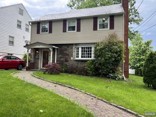 Rental Property at 35 Grayson Place, Teaneck, New Jersey - Bedrooms: 3 
Bathrooms: 3 
Rooms: 7  - $3,500 MO.