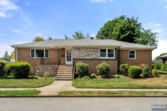 Rental Property at 244 Elsmere Place, Fort Lee, New Jersey - Bedrooms: 3 
Bathrooms: 3 
Rooms: 6  - $5,000 MO.