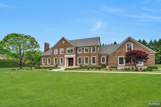 333 Mill Road, Saddle River, New Jersey - 5 Bedrooms  
6 Bathrooms  
10 Rooms - 