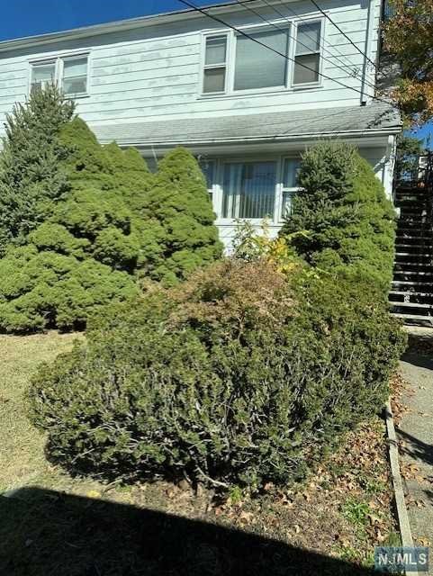 Rental Property at 46 Whittaker Avenue 1st Floor, Woodland Park, New Jersey - Bedrooms: 3 
Bathrooms: 1 
Rooms: 7  - $2,700 MO.