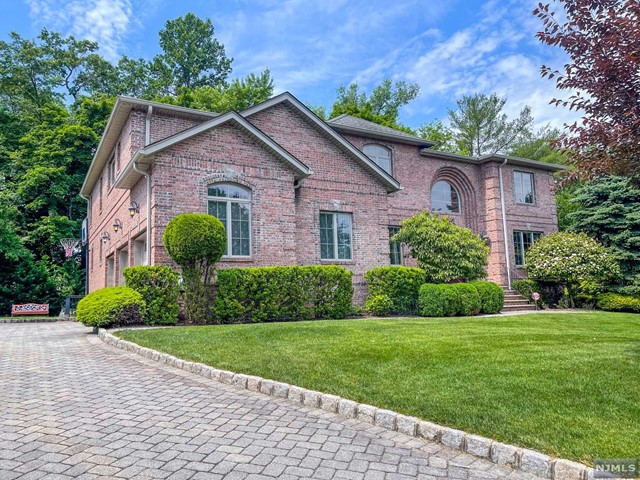 Property for Sale at 38 Venus Drive, Closter, New Jersey - Bedrooms: 6 
Bathrooms: 6 
Rooms: 10  - $2,199,000