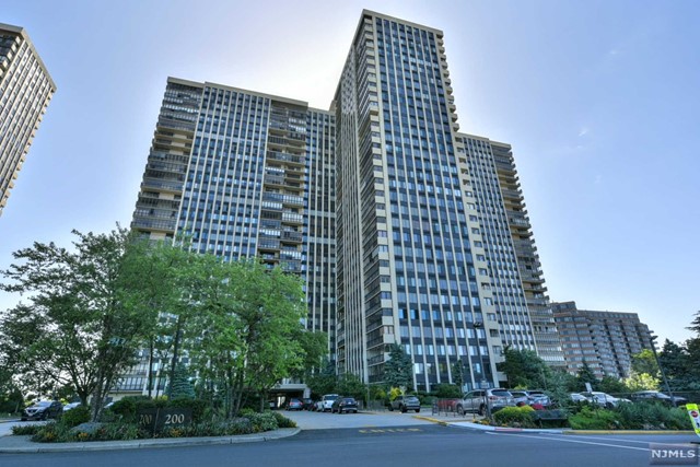 Property for Sale at 200 Winston Drive 119, Cliffside Park, New Jersey - Bedrooms: 3 
Bathrooms: 3  - $624,900