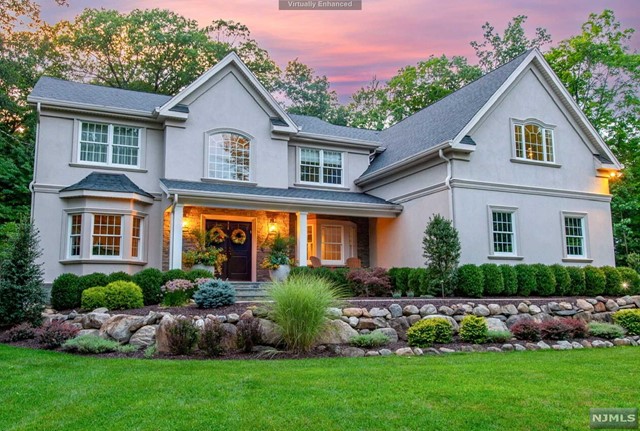 7 Brookside Drive, Upper Saddle River, New Jersey - 5 Bedrooms  
6 Bathrooms  
13 Rooms - 