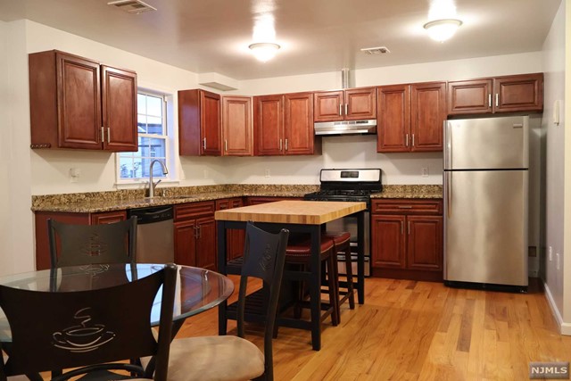 Rental Property at 35 Clark Street B, Newark, New Jersey - Bedrooms: 3 
Bathrooms: 3 
Rooms: 6  - $3,199 MO.