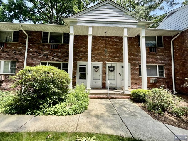 209 Washington Drive, Ramsey, New Jersey - 1 Bedrooms  
1 Bathrooms  
3 Rooms - 