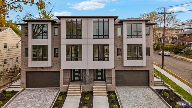 1554 West Street, Fort Lee, New Jersey - 5 Bedrooms  
4.5 Bathrooms - 