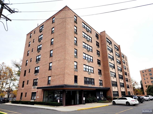 2352 Linwood Avenue 6A, Fort Lee, New Jersey - 1 Bedrooms  
1 Bathrooms  
4 Rooms - 