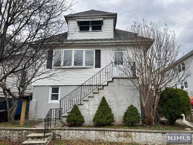 316 Malcolm Avenue 2, Garfield, New Jersey - 3 Bedrooms  
1 Bathrooms  
4 Rooms - 