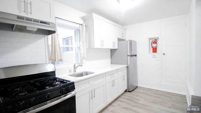 Rental Property at 177 Morningside Lane, Palisades Park, New Jersey - Bedrooms: 1 
Bathrooms: 1 
Rooms: 3  - $1,900 MO.