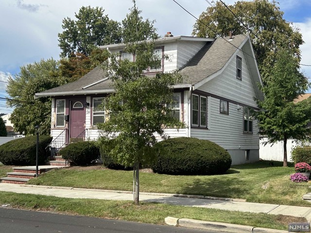 Rental Property at 325 Rea Avenue, Hawthorne, New Jersey - Bedrooms: 3 
Bathrooms: 2 
Rooms: 6  - $3,000 MO.