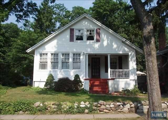 216 Circle Avenue, Ridgewood, New Jersey - 3 Bedrooms  
1 Bathrooms  
6 Rooms - 