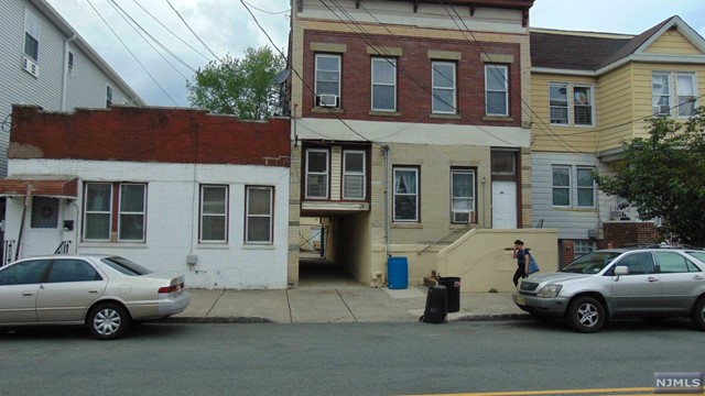 41 Heckel Street, Belleville, New Jersey - 5 Bedrooms  
3 Bathrooms  
17 Rooms - 