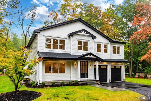 Property for Sale at 37 Parker Place, Upper Saddle River, New Jersey - Bedrooms: 4 
Bathrooms: 5 
Rooms: 10  - $1,999,999