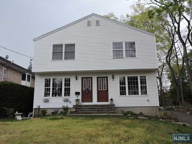 64 Garfield Place B, Ridgewood, New Jersey - 3 Bedrooms  
3 Bathrooms  
6 Rooms - 