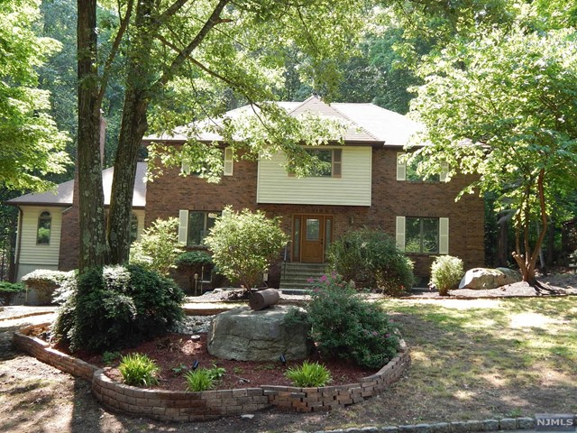 50 Cheshire Lane, Ringwood, New Jersey - 4 Bedrooms  
4 Bathrooms  
10 Rooms - 