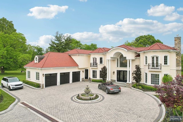 Property for Sale at 170 Farview Avenue, Paramus, New Jersey - Bedrooms: 8 
Bathrooms: 7 
Rooms: 15  - $3,795,000