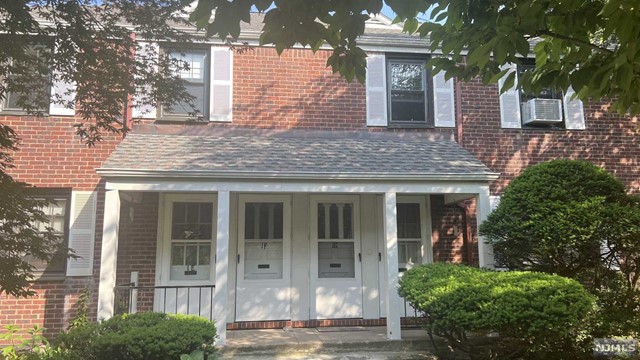 445 Union Avenue 2C, Rutherford, New Jersey - 1 Bedrooms  
1 Bathrooms  
3 Rooms - 