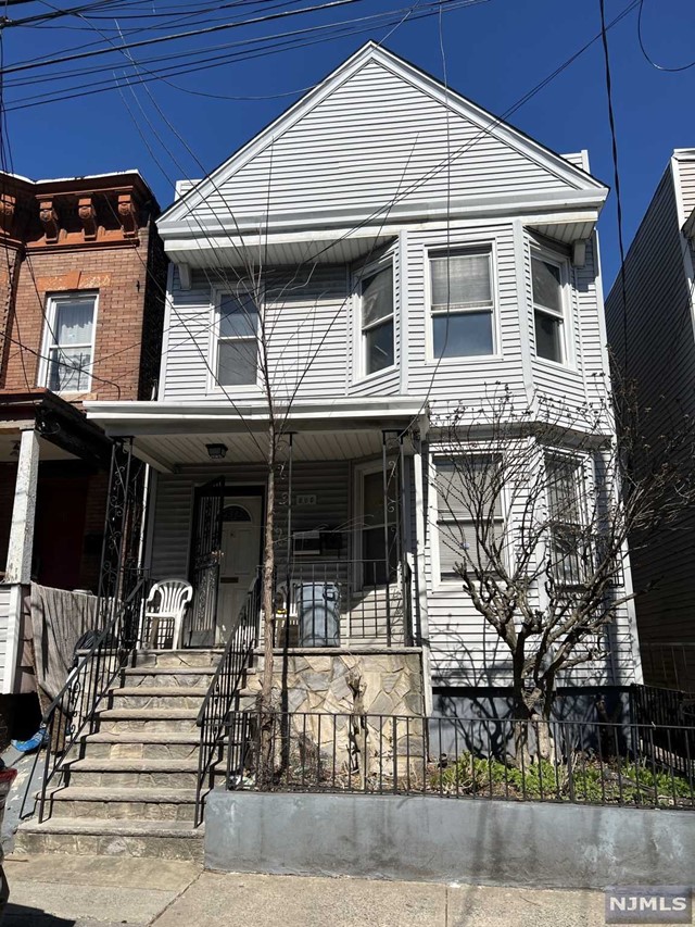 Property for Sale at 206 Myrtle Avenue, Jersey City, New Jersey - Bedrooms: 5 
Bathrooms: 2 
Rooms: 11  - $380,000