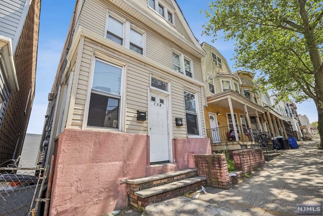 Property for Sale at 138 Randolph Avenue, Jersey City, New Jersey - Bedrooms: 5 
Bathrooms: 2 
Rooms: 11  - $550,000