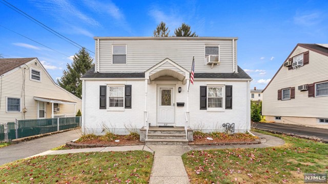 217 Edison Street, Clifton, New Jersey - 3 Bedrooms  
2 Bathrooms  
6 Rooms - 