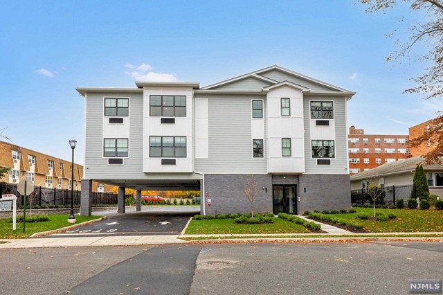 Rental Property at 74 Clarendon Place 204, Hackensack, New Jersey - Bedrooms: 1 
Bathrooms: 1 
Rooms: 3  - $2,750 MO.