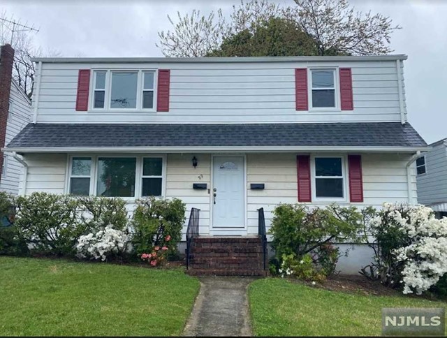 99 Murray Hill Terrace 2nd Flr, Bergenfield, New Jersey - 2 Bedrooms  
1 Bathrooms  
5 Rooms - 