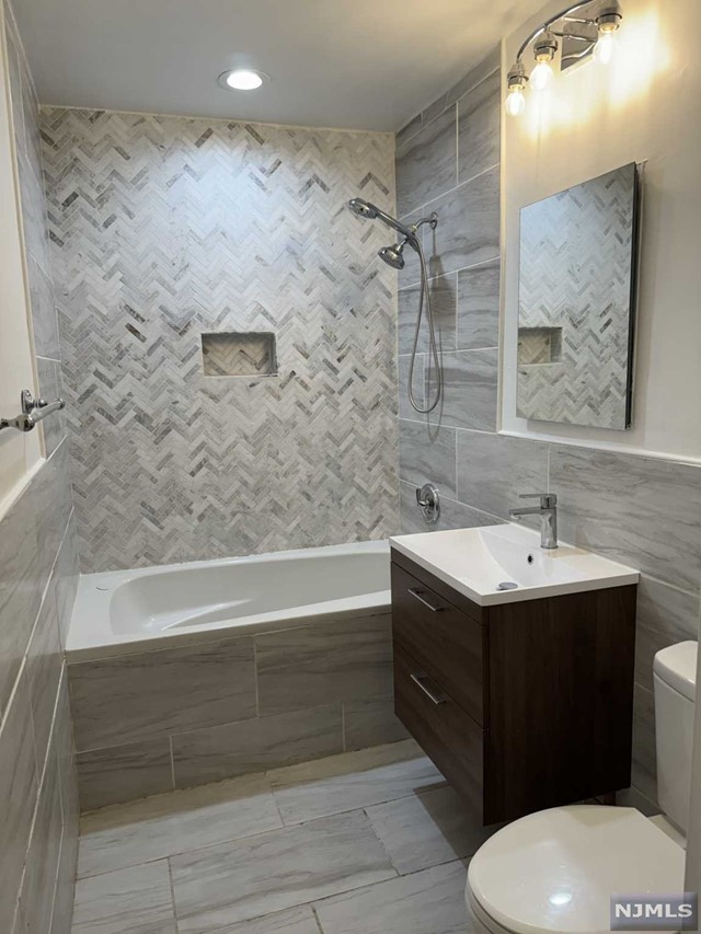 Newark, New Jersey 07102, United States, 2 Bedrooms Bedrooms, ,2 BathroomsBathrooms,Residential,Active,68460