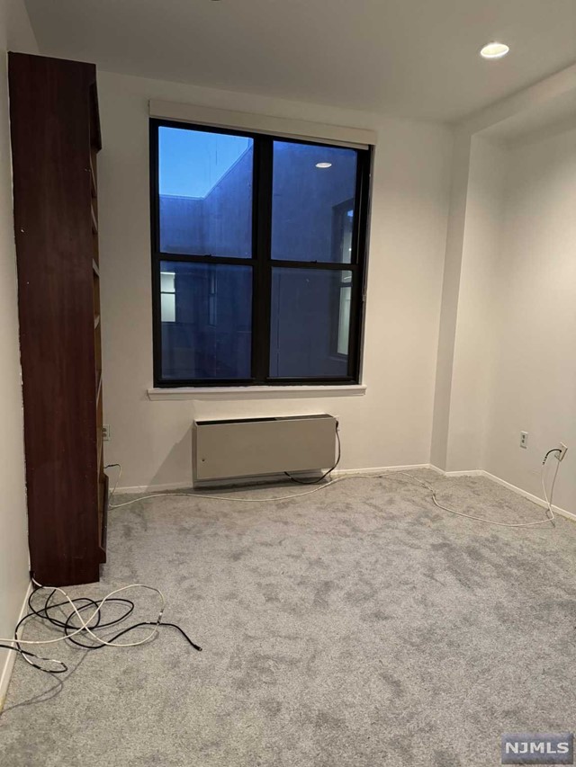 Newark, New Jersey 07102, United States, 2 Bedrooms Bedrooms, ,2 BathroomsBathrooms,Residential,Active,68460