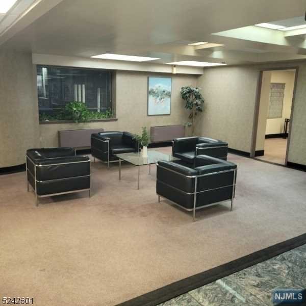 Newark, New Jersey 07102, United States, 2 Bedrooms Bedrooms, ,2 BathroomsBathrooms,Residential,Active,68460