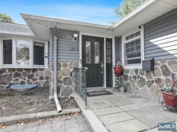 343 Forest Avenue, Paramus, New Jersey - 3 Bedrooms  
2 Bathrooms  
7 Rooms - 