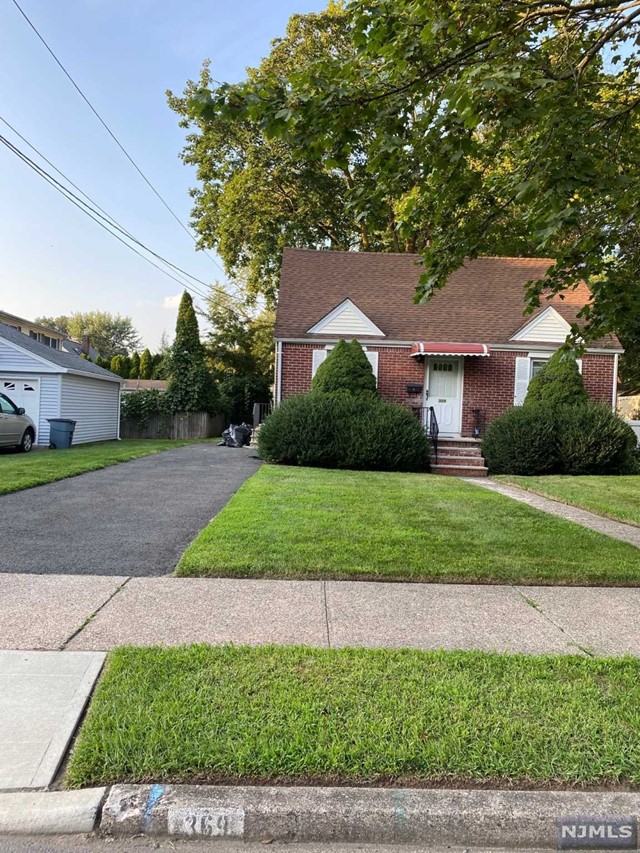 369 Deerfield Street, Ridgewood, New Jersey - 4 Bedrooms  
2 Bathrooms  
6 Rooms - 