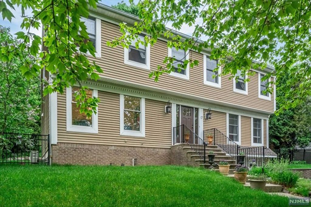 17 Babcock Road, Mahwah, NJ 07430 MLS 24014700 Listing Information