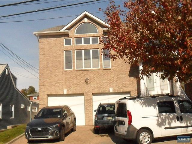 731 Lake Avenue, Lyndhurst, New Jersey - 3 Bedrooms  
2 Bathrooms  
5 Rooms - 