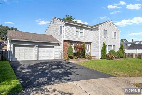 322 Grix Court, New Milford, NJ 07646 - MLS#: 24028851