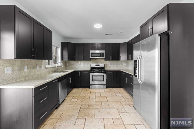 Rental Property at 242 Ash Street 2, Jersey City, New Jersey - Bedrooms: 3 
Bathrooms: 3 
Rooms: 8  - $4,000 MO.