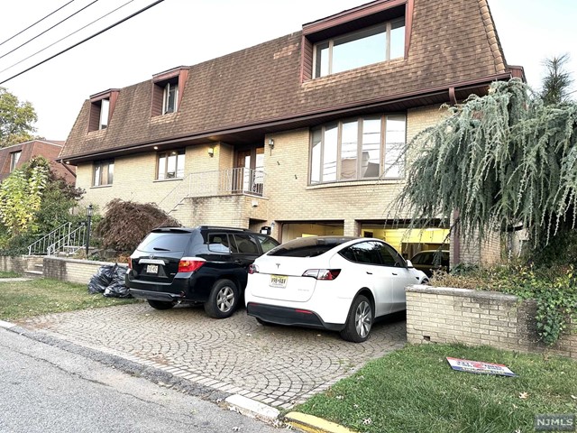 Rental Property at 300 4th Street 1, Palisades Park, New Jersey - Bedrooms: 5 
Bathrooms: 3 
Rooms: 10  - $5,200 MO.