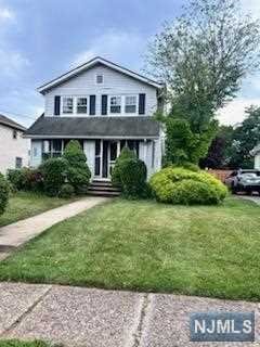 139 Grand Avenue, Ridgefield Park, New Jersey - 3 Bedrooms  
1 Bathrooms  
6 Rooms - 