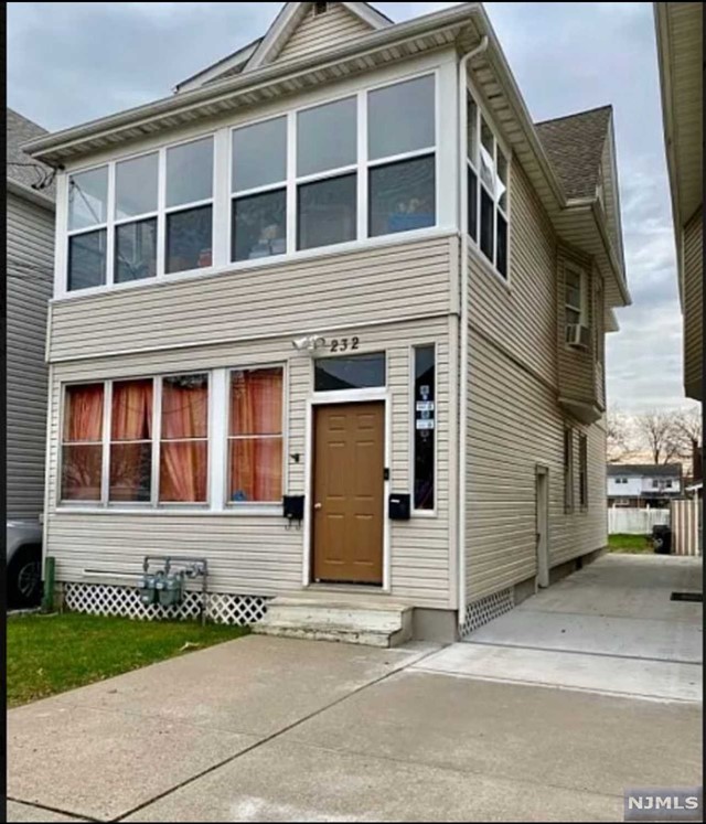 Rental Property at 232 Lanza Avenue 1, Garfield, New Jersey - Bedrooms: 2 
Bathrooms: 1 
Rooms: 6  - $2,200 MO.