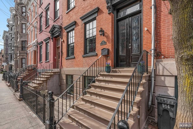 Property for Sale at 912 Willow Avenue, Hoboken, New Jersey - Bedrooms: 6 
Bathrooms: 5.5 
Rooms: 7  - $3,250,000