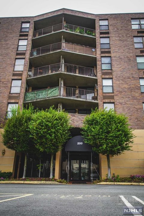 200 Division Street Unit 2H, Cliffside Park, NJ 07010 - MLS#: 24025027