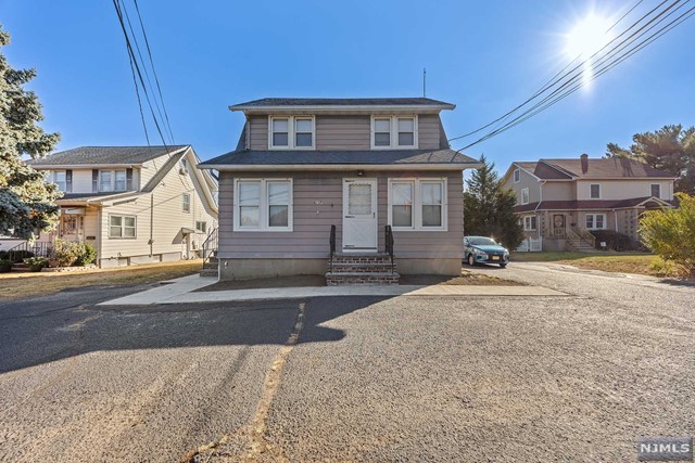 627 Broad Street, Clifton, New Jersey - 4 Bedrooms  
2 Bathrooms  
8 Rooms - 