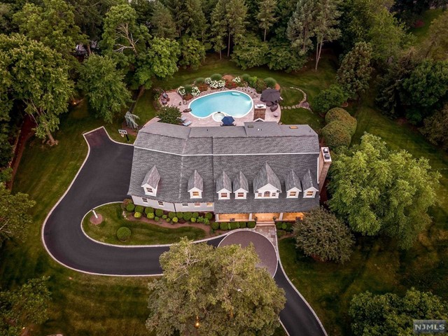 Photo 1 of 16 Old Acres Road, Saddle River, New Jersey, $3,100,000, Web #: 323020917