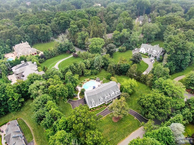 16 Old Acres Road, Saddle River, New Jersey - 5 Bedrooms  
5 Bathrooms  
13 Rooms - 