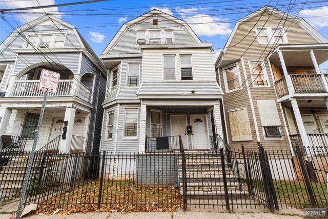 521 S 16th Street, Newark, New Jersey - 8 Bedrooms  
3 Bathrooms  
13 Rooms - 