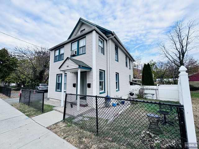 Property for Sale at 181 West Street, Englewood, New Jersey - Bedrooms: 4 
Bathrooms: 2 
Rooms: 10  - $729,000