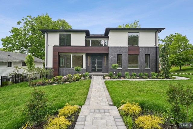 Property for Sale at 70 John Street, Englewood Cliffs, New Jersey - Bedrooms: 5 
Bathrooms: 6 
Rooms: 11  - $3,099,999